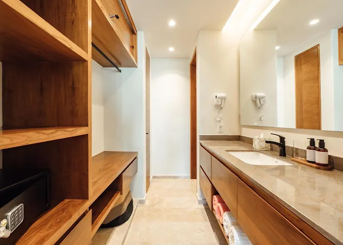 101 Park By Lumina Apartment
